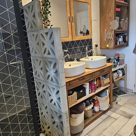 R Proche Circuit 24h Bed & Breakfast